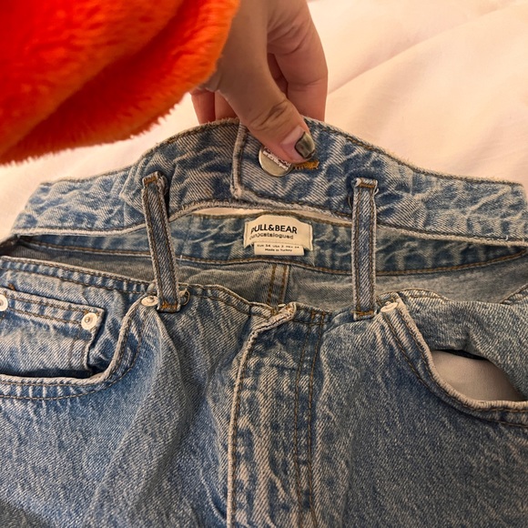 High waisted jean with cool waist design - Picture 2 of 6